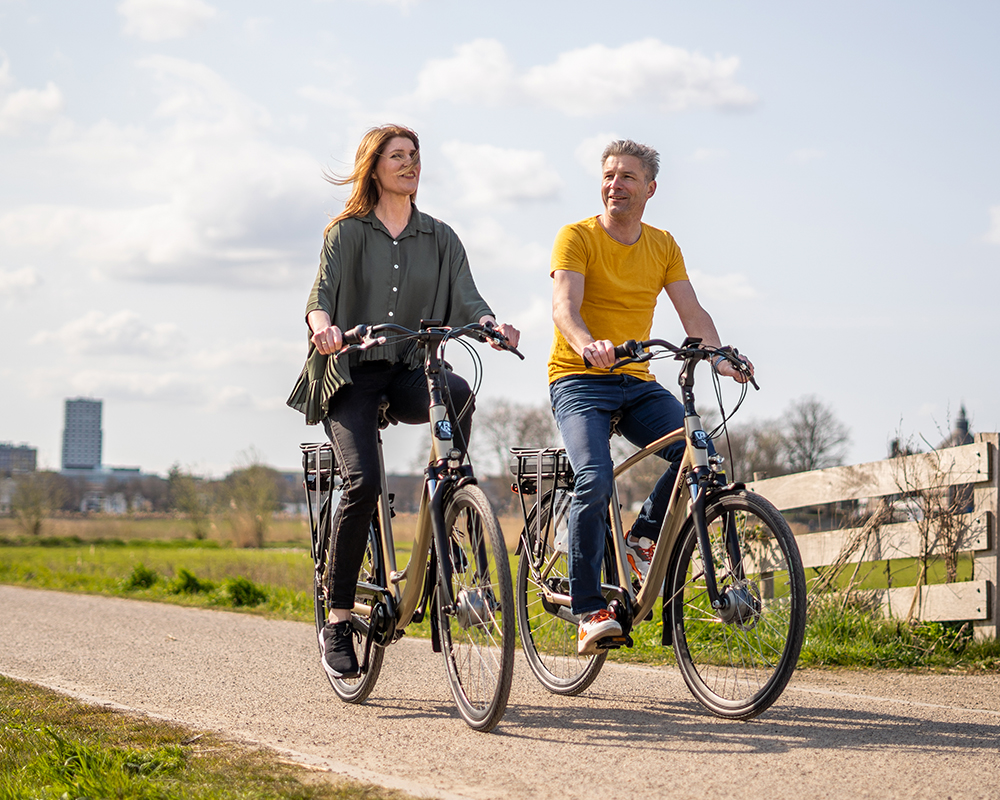 la bicicleta eléctrica es menos saludable que la normal